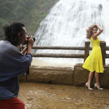 Filming of 2 music videos in China (Wuyi, Fujian province) for «寻茶到⻩村» и «月是故乡明» songs. 